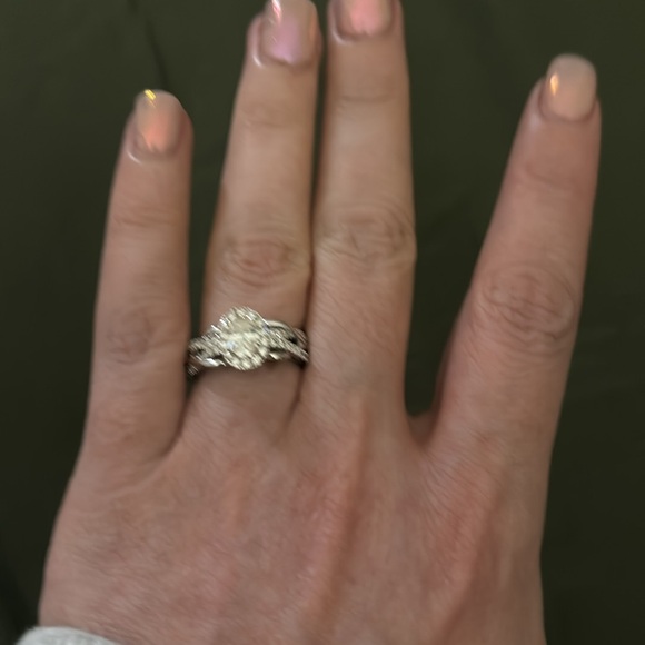 Vera wang wedding or engagement ring size 7 - Picture 4 of 4
